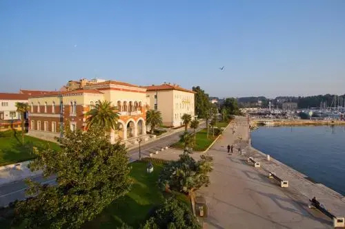 Beach & Waterfront