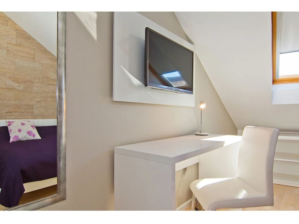 Deluxe Double room (full double bed)