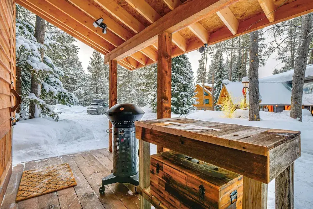 5 Mi to Breckenridge Ski Resort: Cozy Wood Cabin!