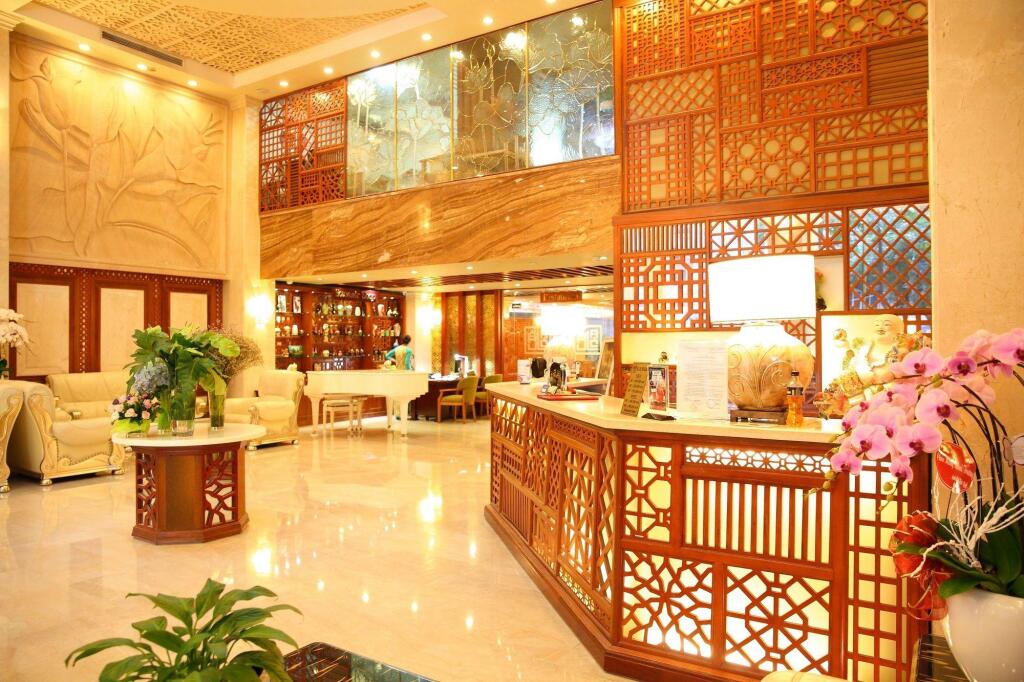 Au Lac Charner Hotel