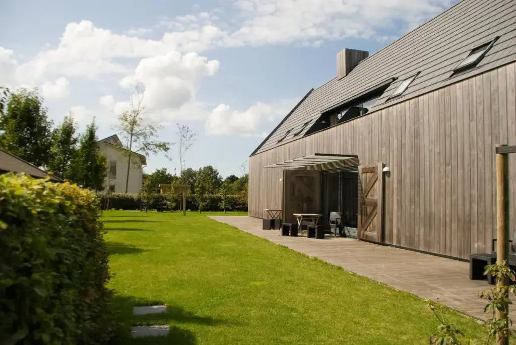 Studio with garden view
