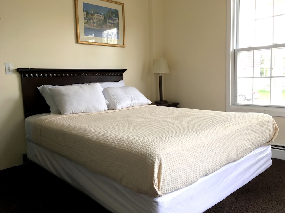 Belmar Inn - Tap to explore photos