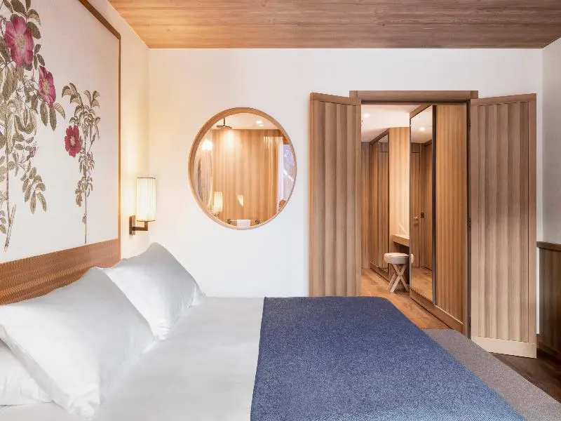 Deluxe Double room (full double bed)