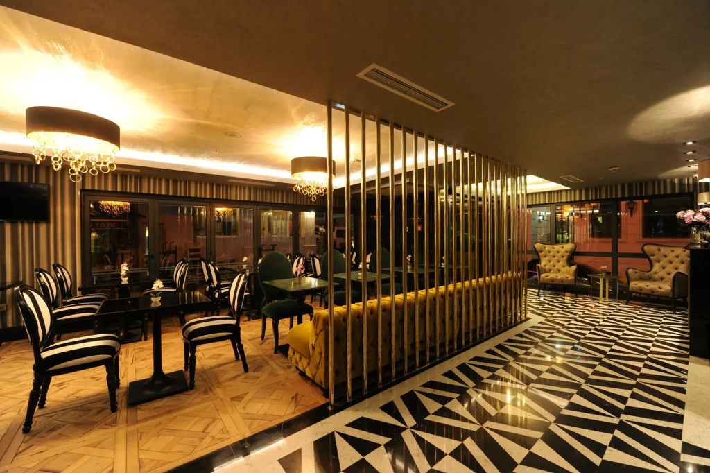 Le Petit Palace Hotel — фото