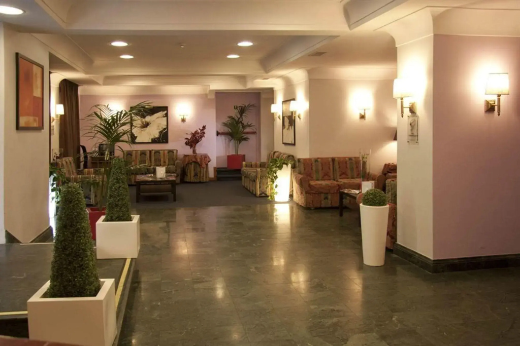J Maluni City Hotel
