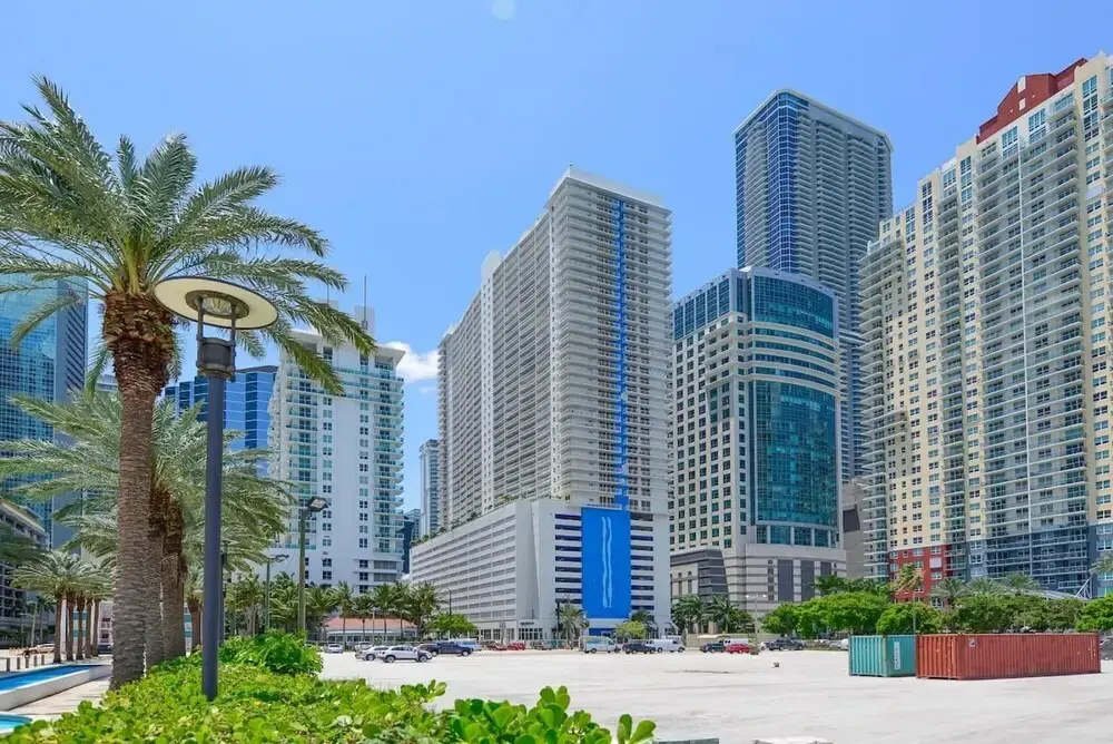 39th Floor Condo 1 1 W Pool Gym -free Parking