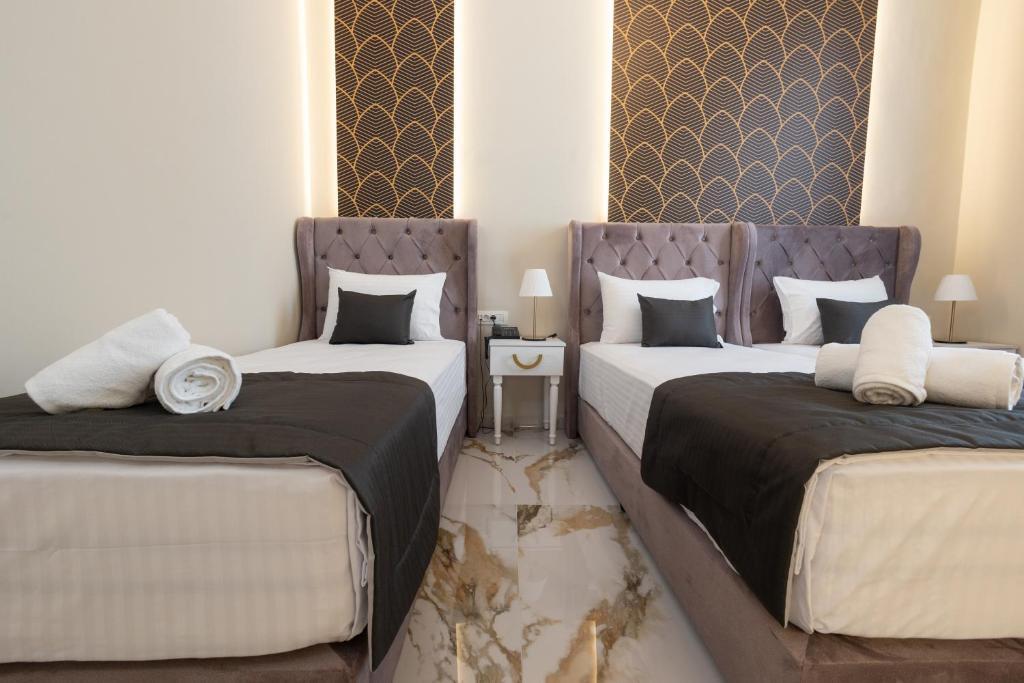 Трёхместный номер Deluxe в Modern Luxury Hotel