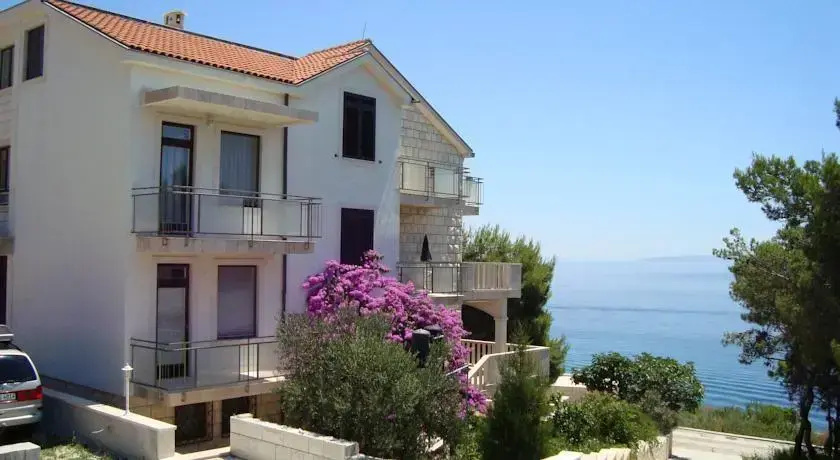 Villa Adagio Apartments