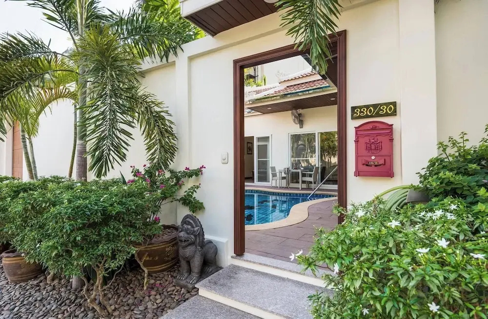 Luxury 3BR Pool Villa Pratamnak Soi5 - 50m to Beach