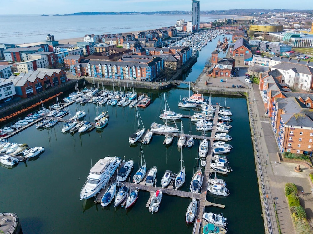 The Crows Nest - 1 Bed Apartment - Swansea Marina
