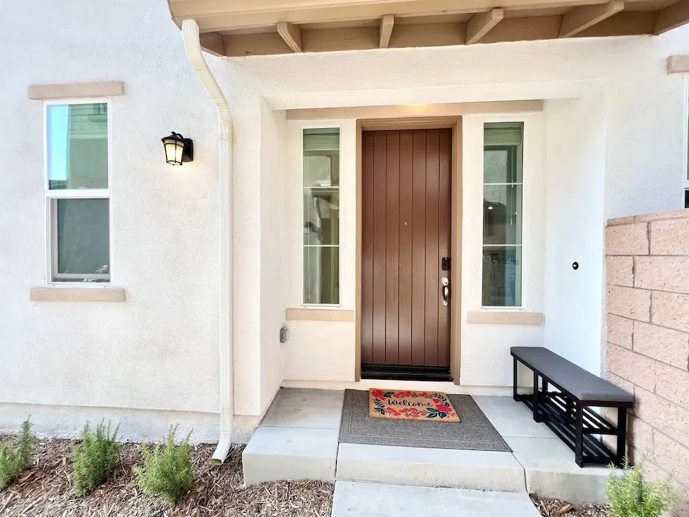 Sunny Stylish Near LA 4BR Home w Desks Lounge