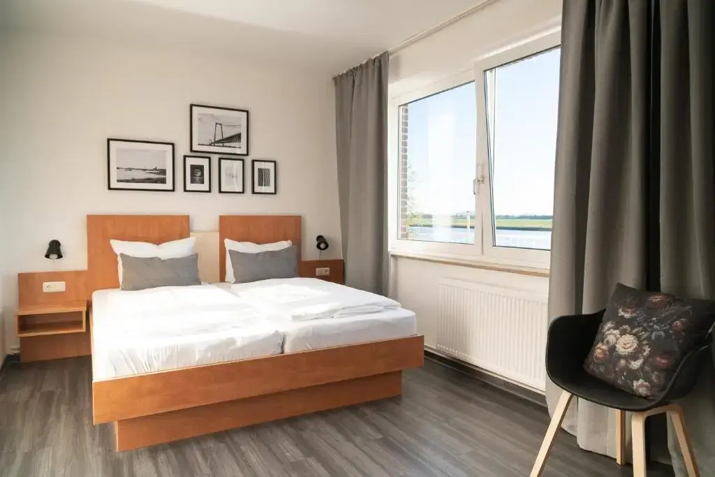 Standard Double room with balcony (full double bed)