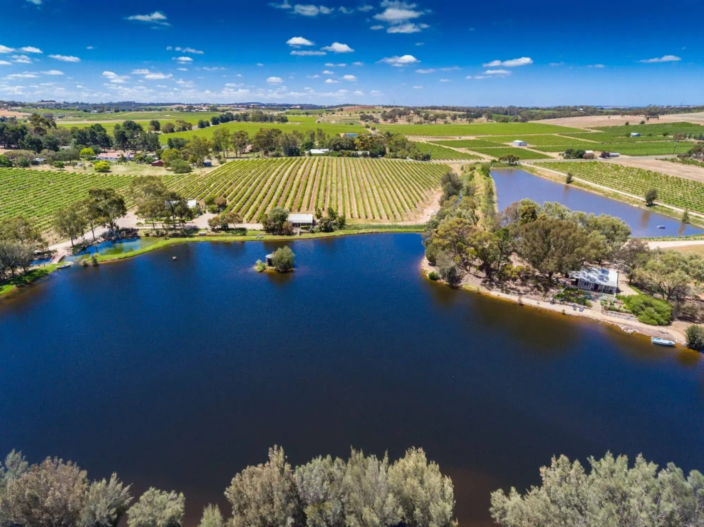 Stonewell Cottages & Vineyards