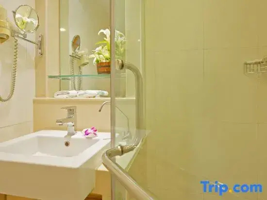 Huachen International Hotel - Chambres