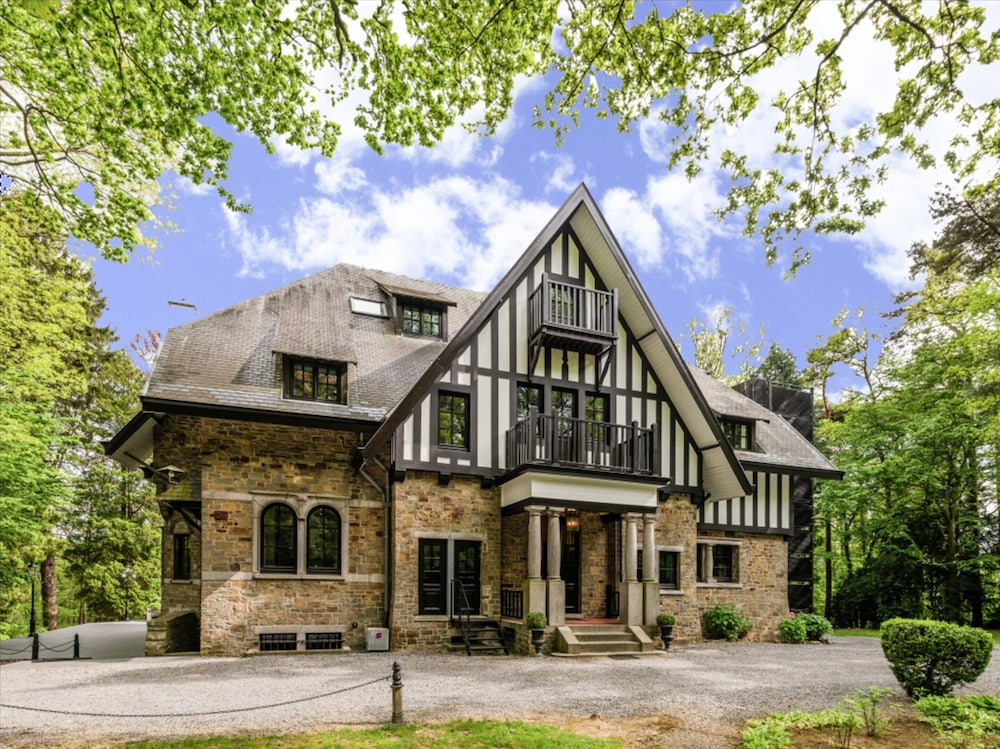 Vintage Villa with Hot Tub & Infrared Sauna in Ardennes