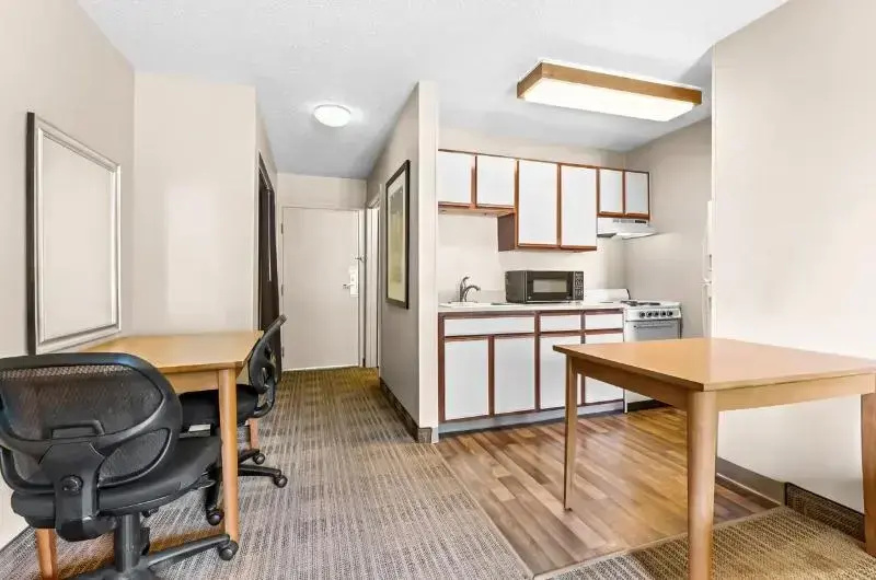 Suburban Studios Macon North - Chambres