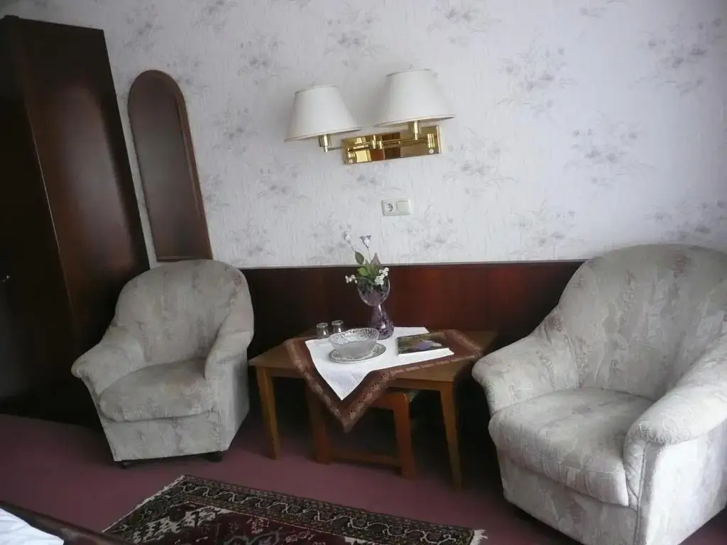 Deluxe Double room (full double bed)