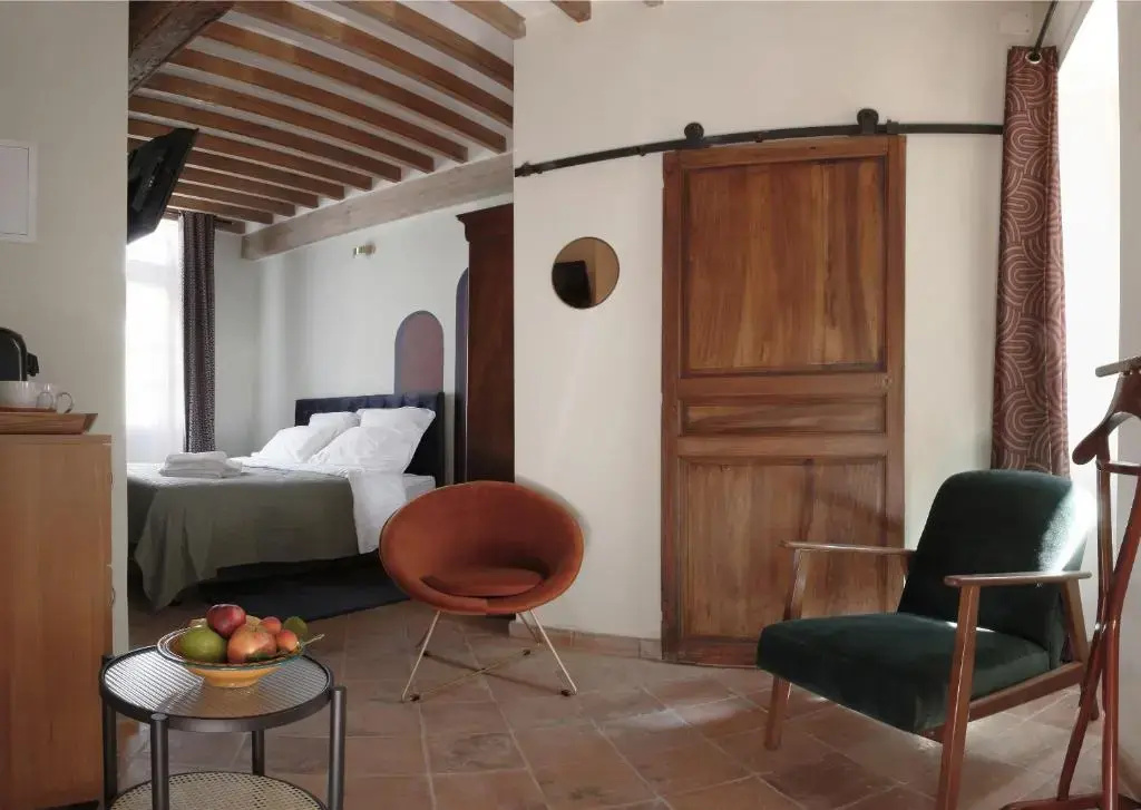 Deluxe Double room (full double bed)
