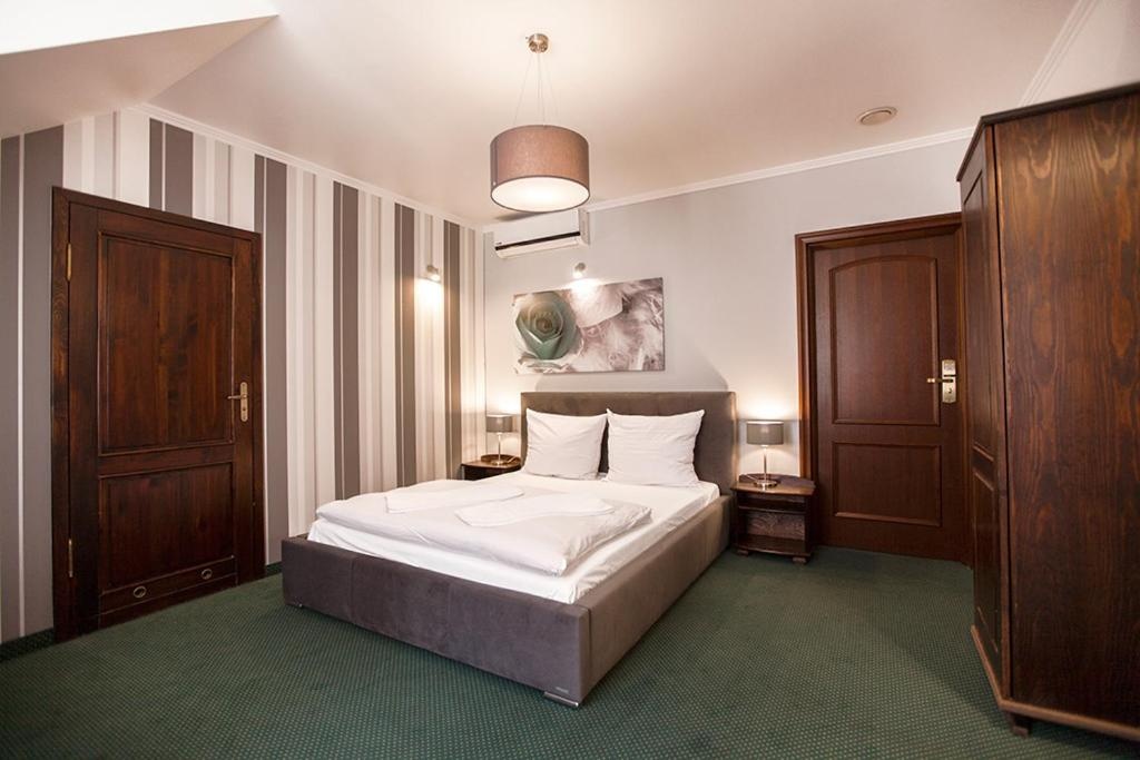 Hotel Fox — 5