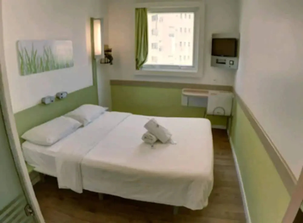 Двухместные апартаменты Standard двуспальная кровать в ibis budget BH Afonso Pena Savassi
