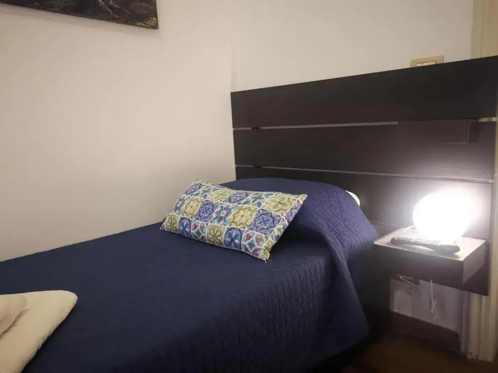 Classic Single room with balcony single bed