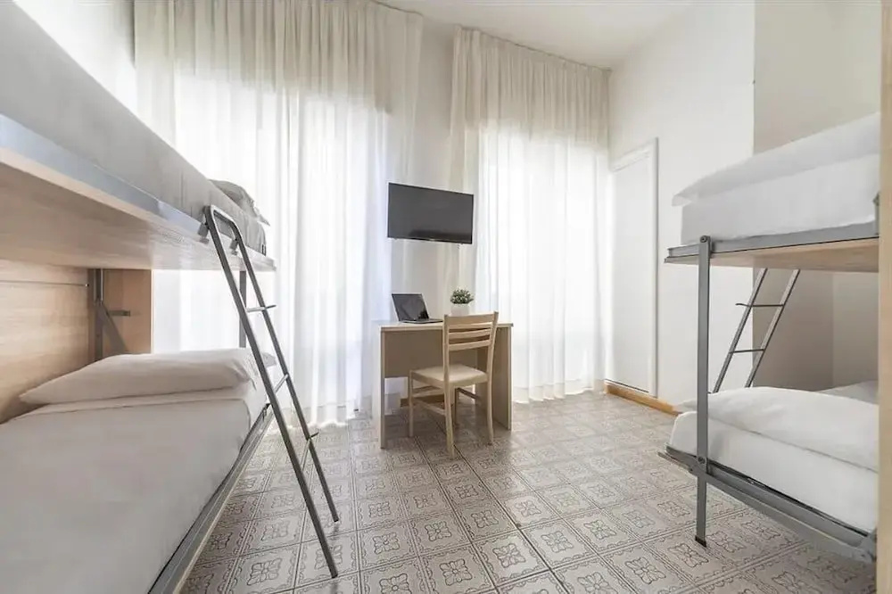 Economy Quadruple room with balcony