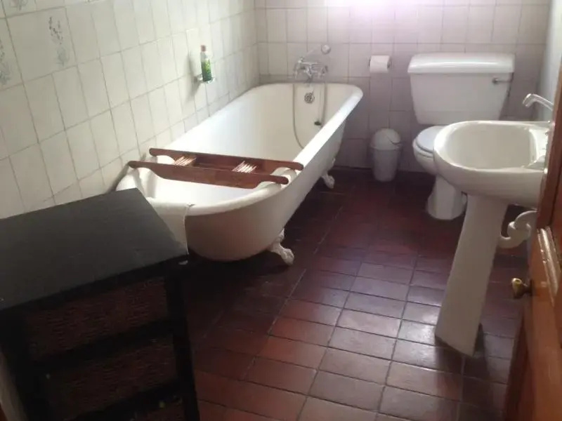 Double Cottage (full double bed)