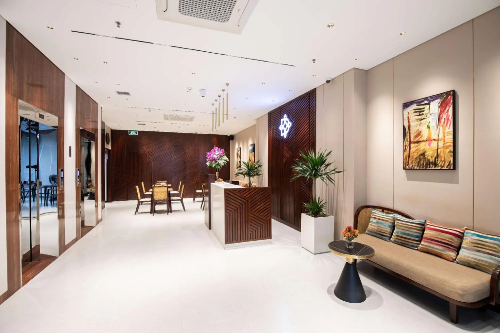 Lobby & Reception