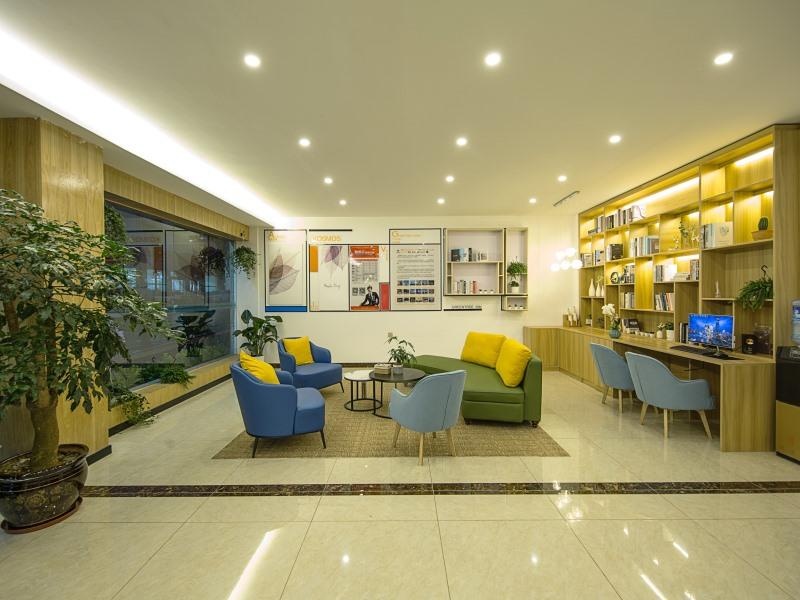 Green Tree Inn Express Tengchong Rehai Spa Jichang Road