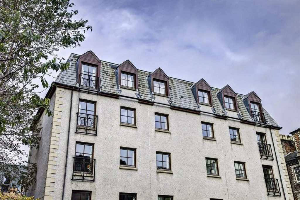 PREMIER SUITES Edinburgh Fountain Court
