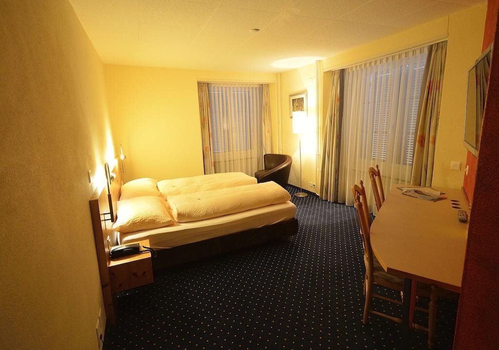 Image 4