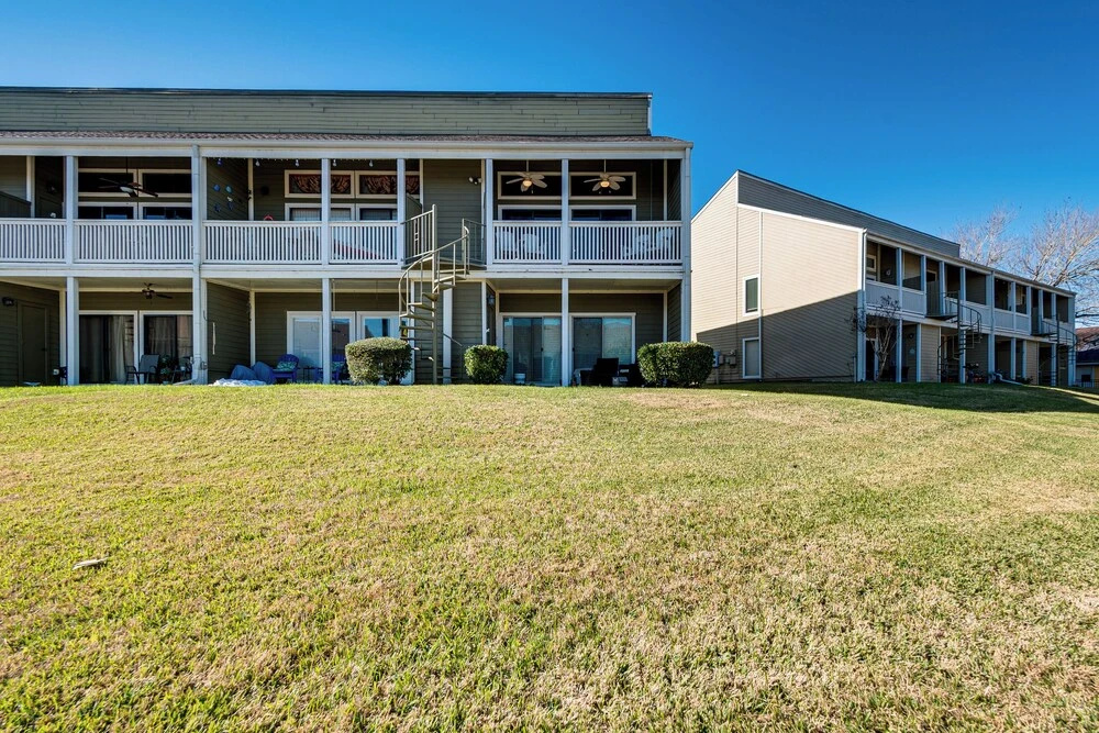 Steps to Lake Conroe! Condo w/ Balcony & Views