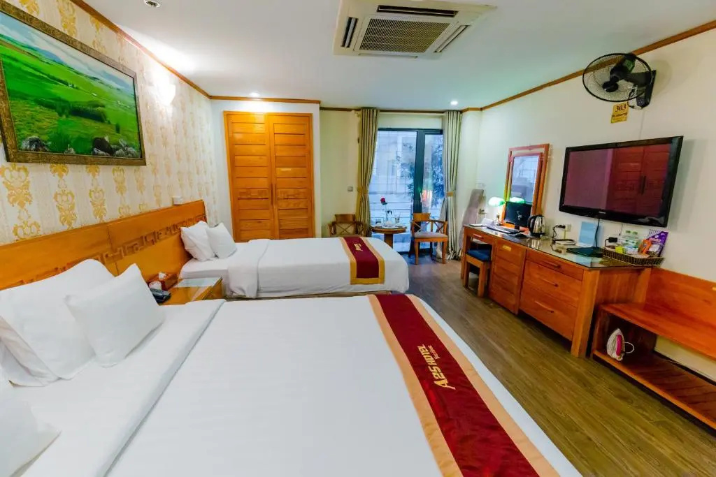 Deluxe Double room with balcony (full double bed)