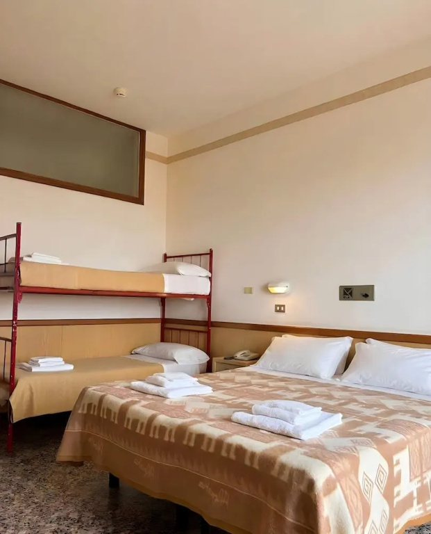Standard Quadruple room with balcony and with sea view