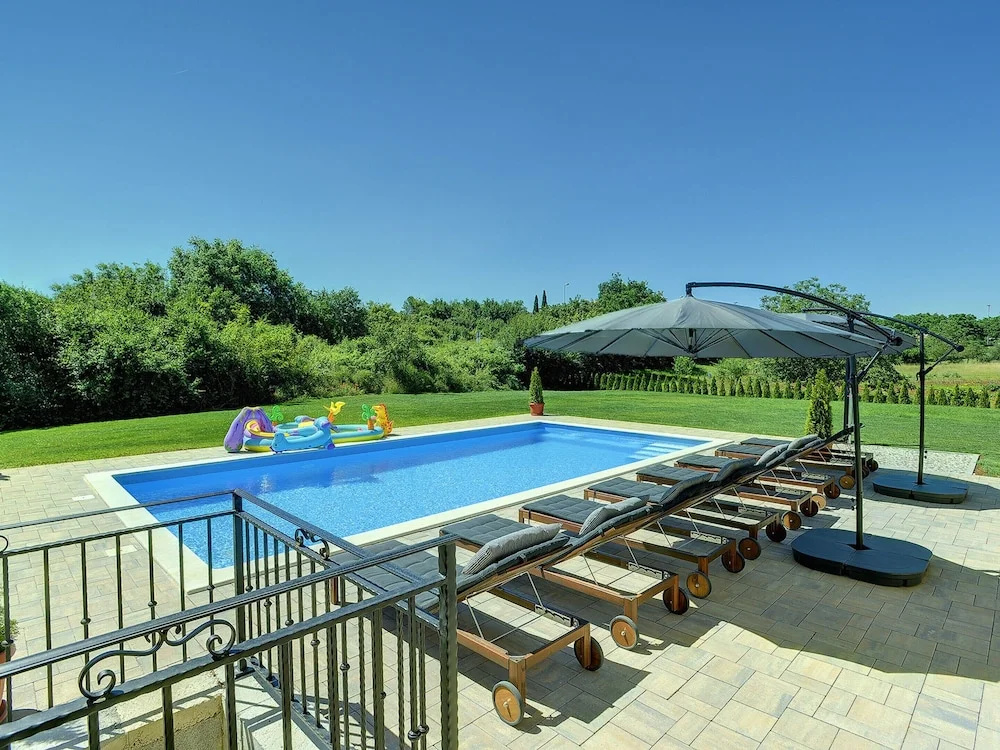 Villa in Rovinj With Private Pool and Sea Nearby