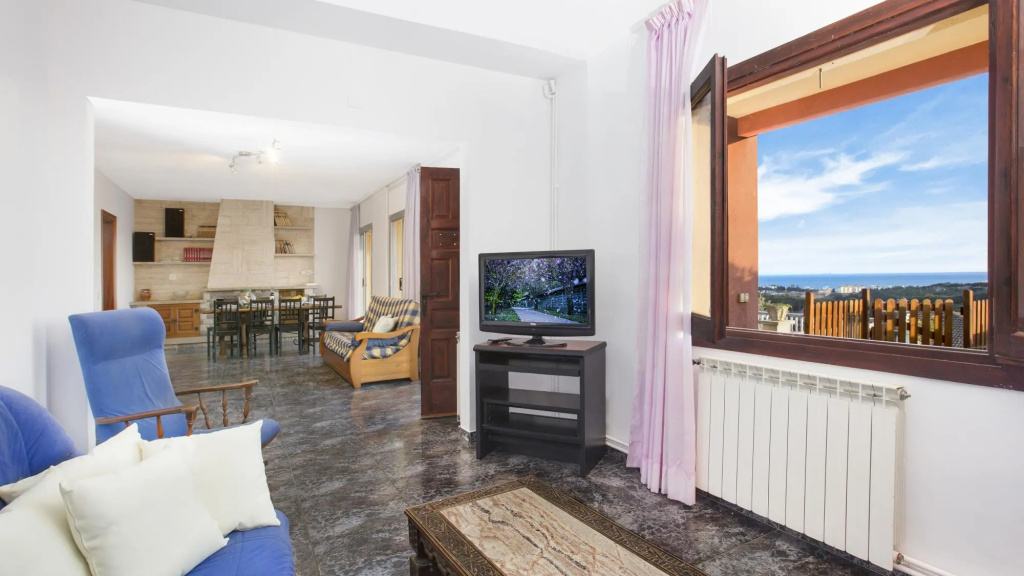 Maer in Blanes with 5 bedrooms and 2 bathrooms