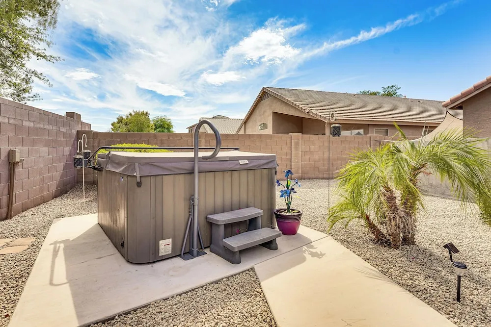 Hot Tub & WFH Ready! Golf Retreat in Maricopa