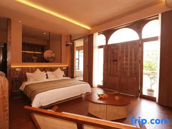 Standard Double room with courtyard view (full double bed)
