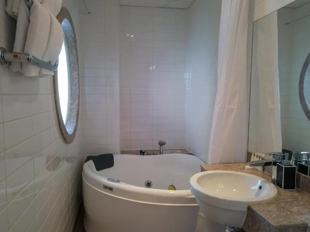 Luxury Double room (full double bed)