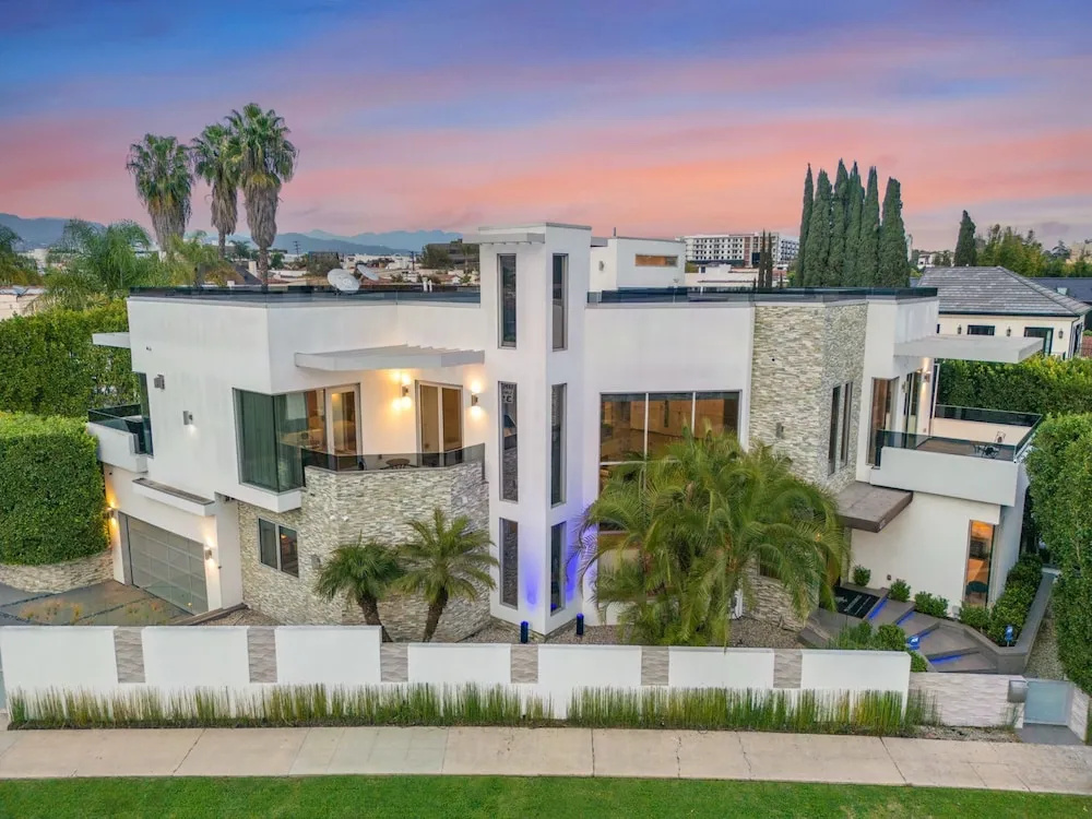 Colgate Vantage - The House of Views Rooftop Deck & Hollywood Hills Vistas