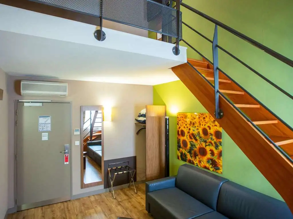 Lobby & Reception