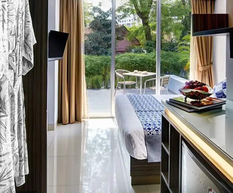 Deluxe Double room with balcony (full double bed)
