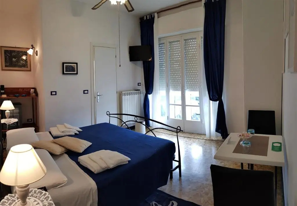 Standard Double room with balcony (full double bed)
