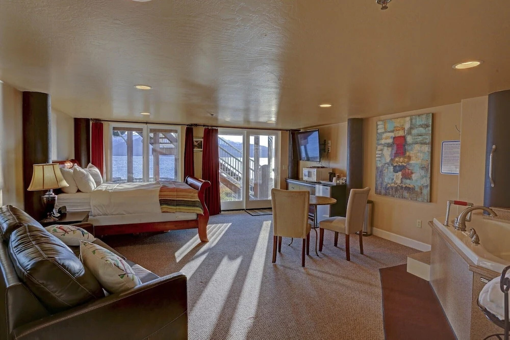 Double Studio with partial ocean view (full double bed)