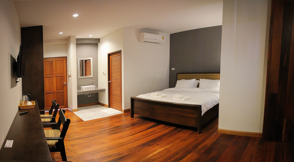 Deluxe Double room (full double bed)