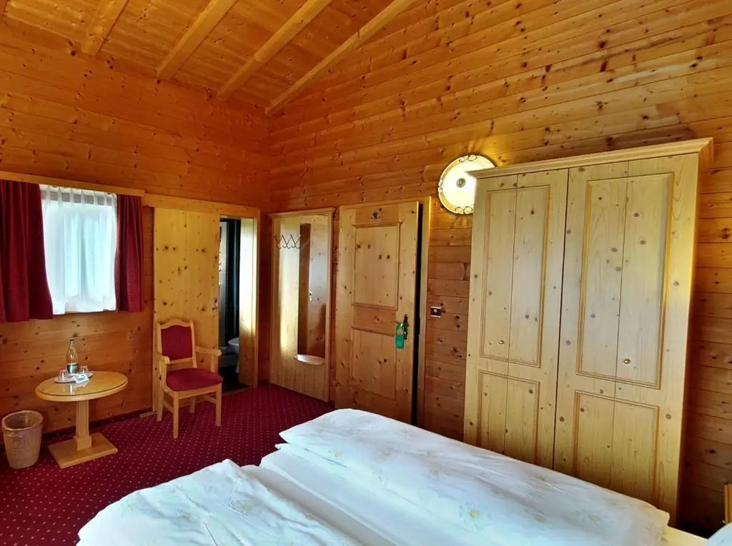 Hotel Cresta - Chambres