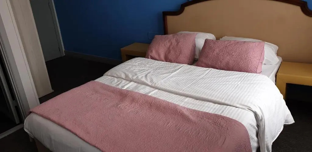 Double room (full double bed)