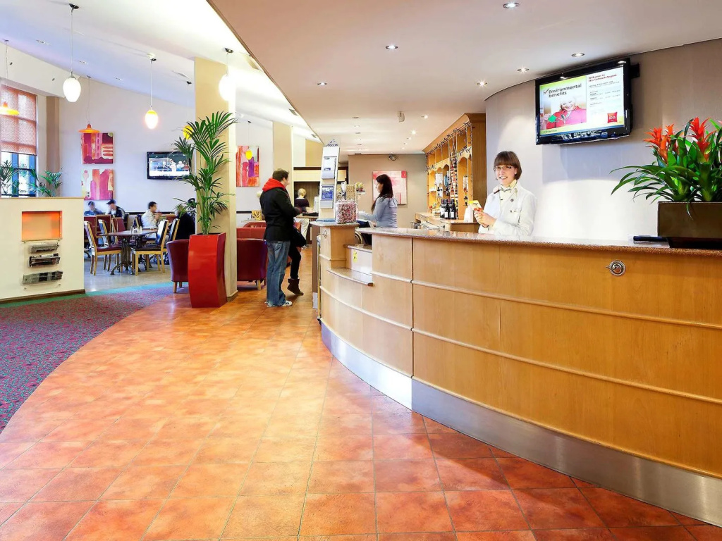 Lobby & Reception