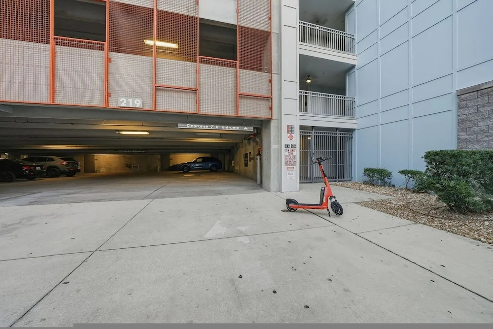 Modern 2BR w Pool Pet-friendly Unit 18