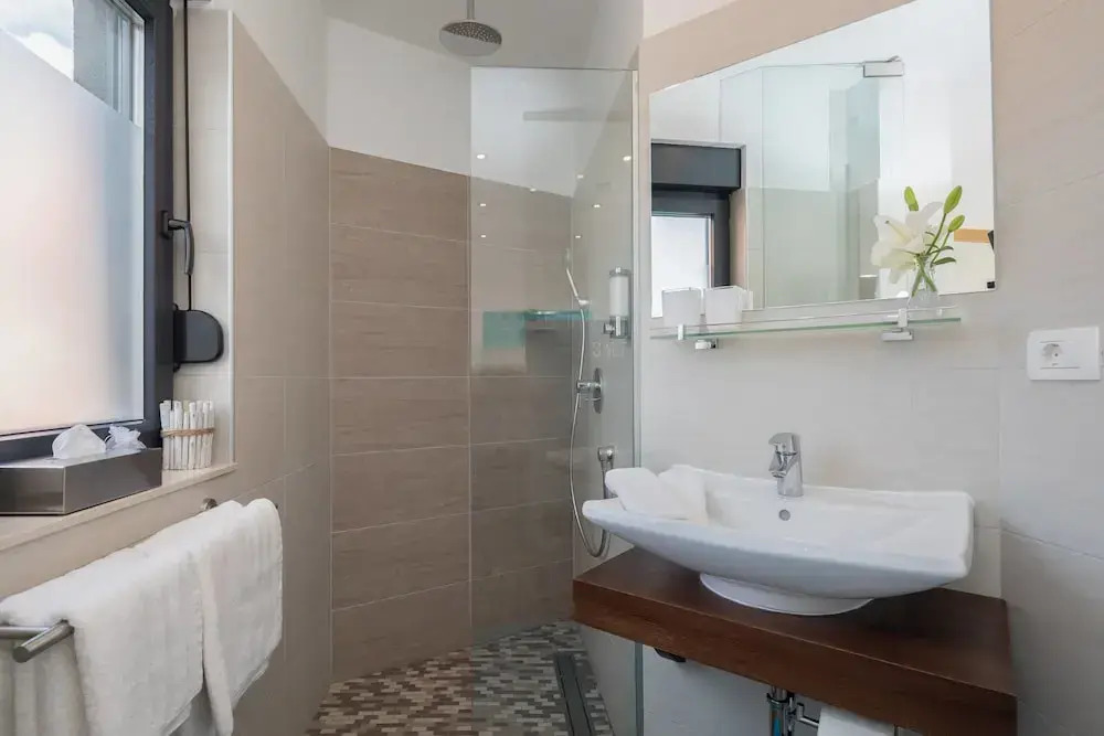 Villa Salt - 10 people, heated pool, Trogir, near beach & Split airport - фото 9